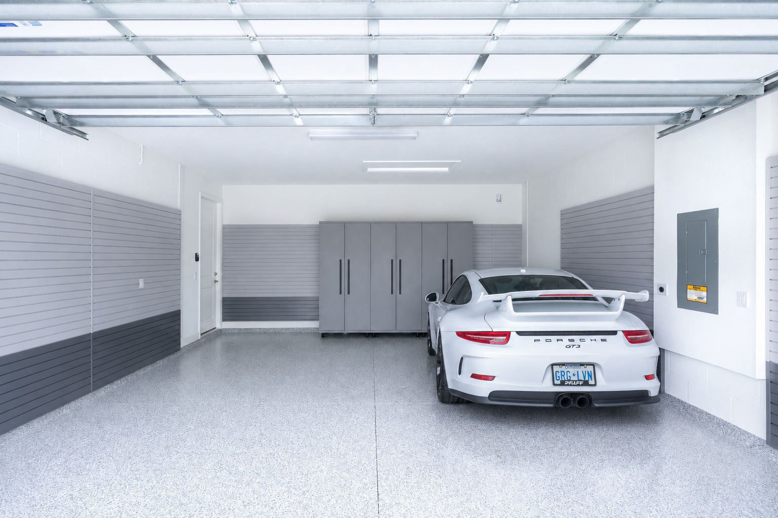 There’s nothing dull about this clean, highly organized, modern-looking garage! We can bring your minimalist garage makeover to life.