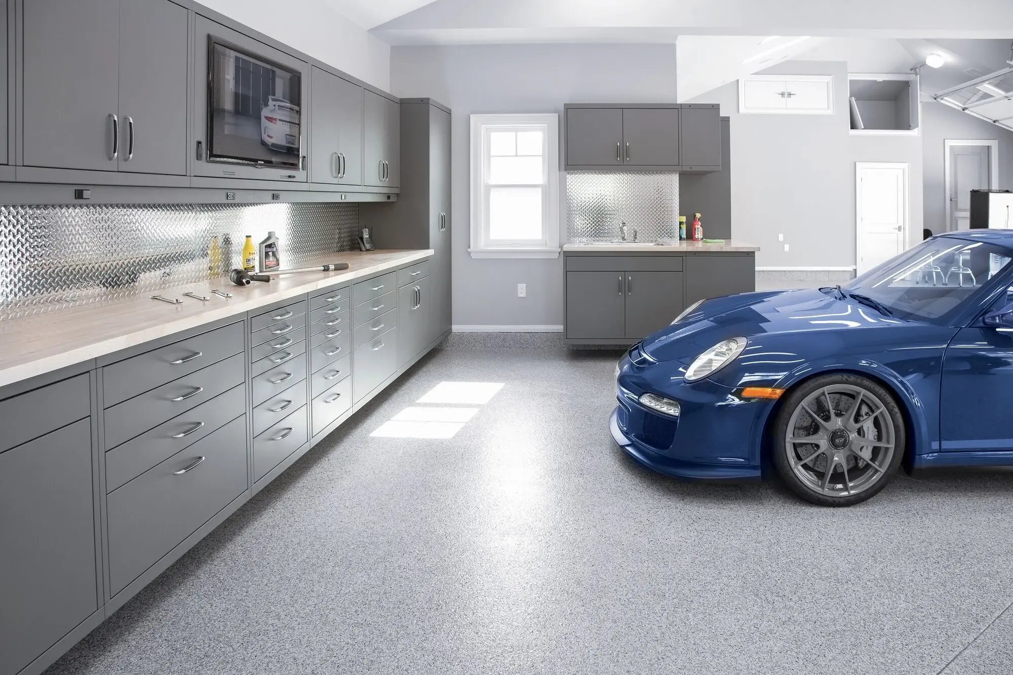 Small-GL_20121003_1428_Custom_Garage_porsche blue-1