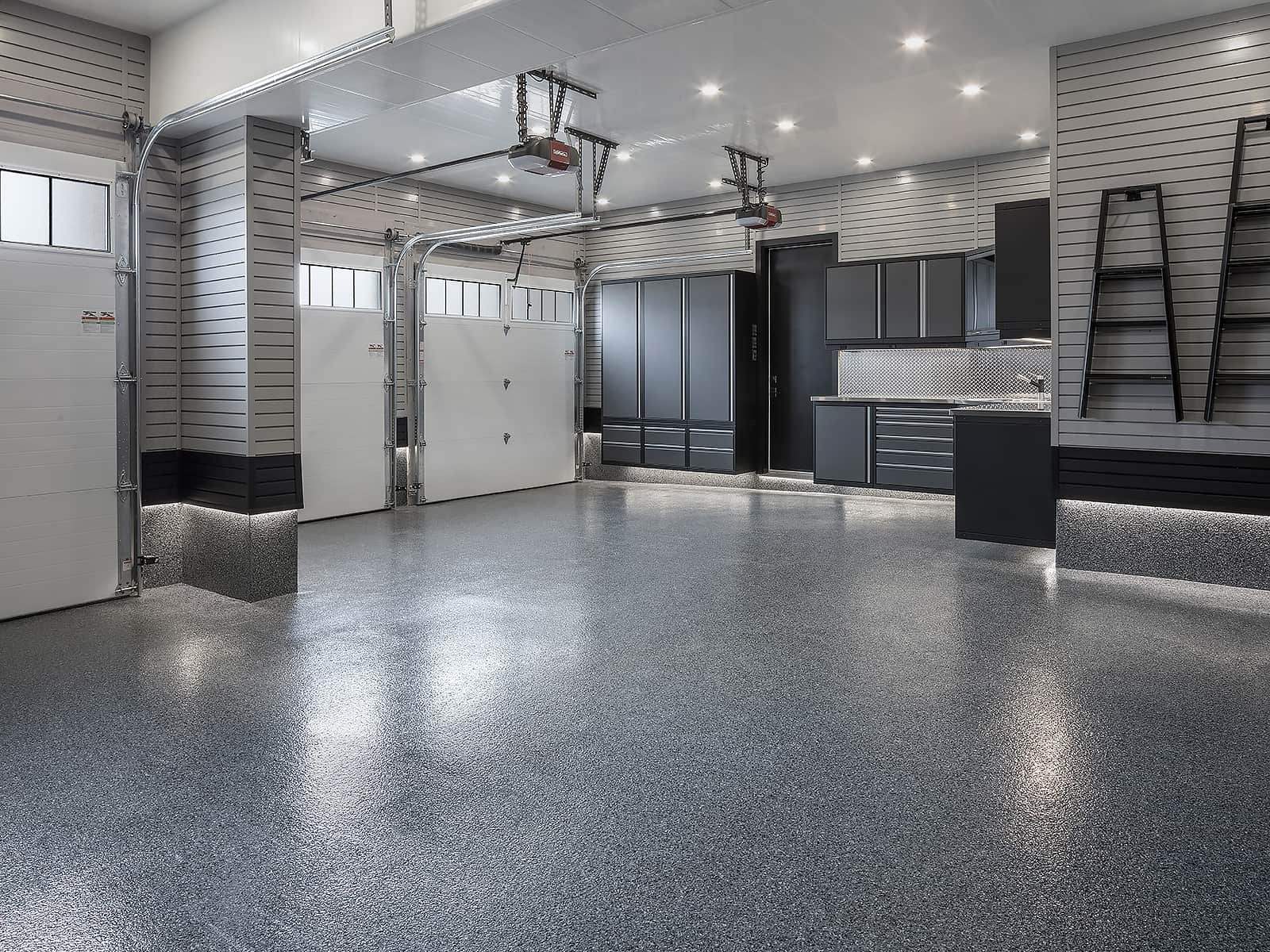 Three door garage - Garage Living