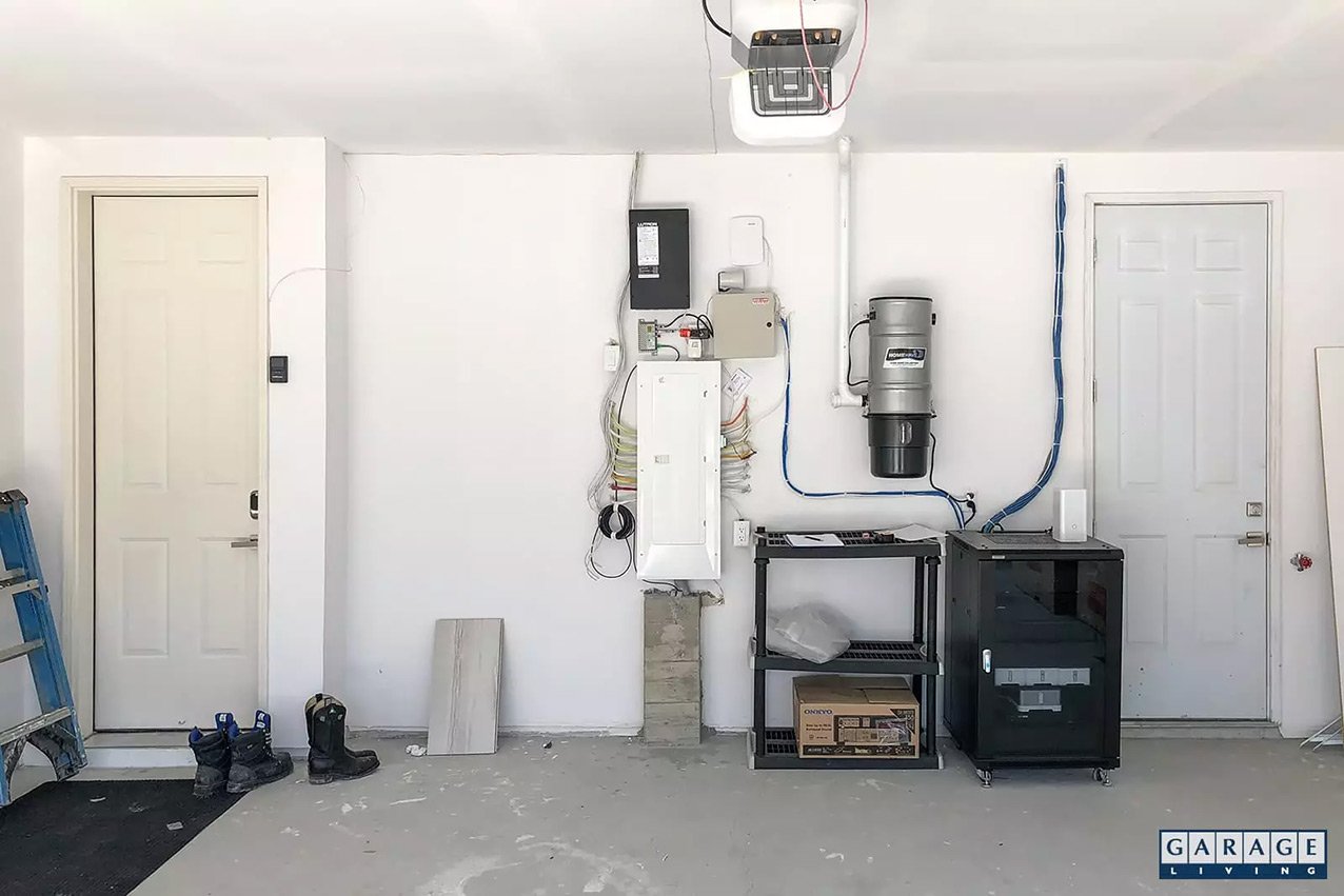 minimalist-garage-makeover_before_1276x851