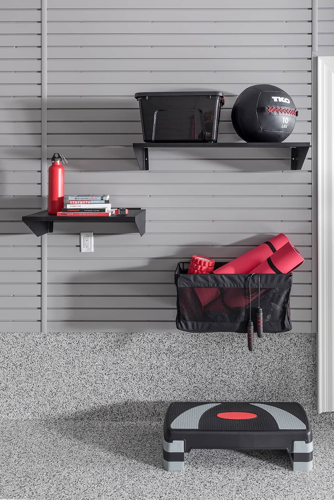 xslatwall-shelves-fitness-room-garage.jpg.pagespeed.ic.fU5haQ5epo