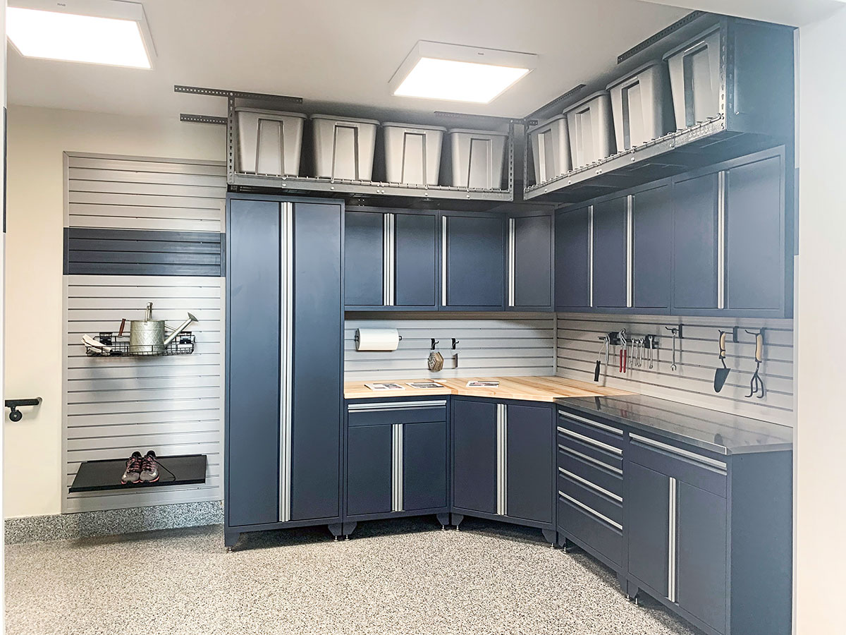 garage-licing-overhead-and-racks-solutions_showroom