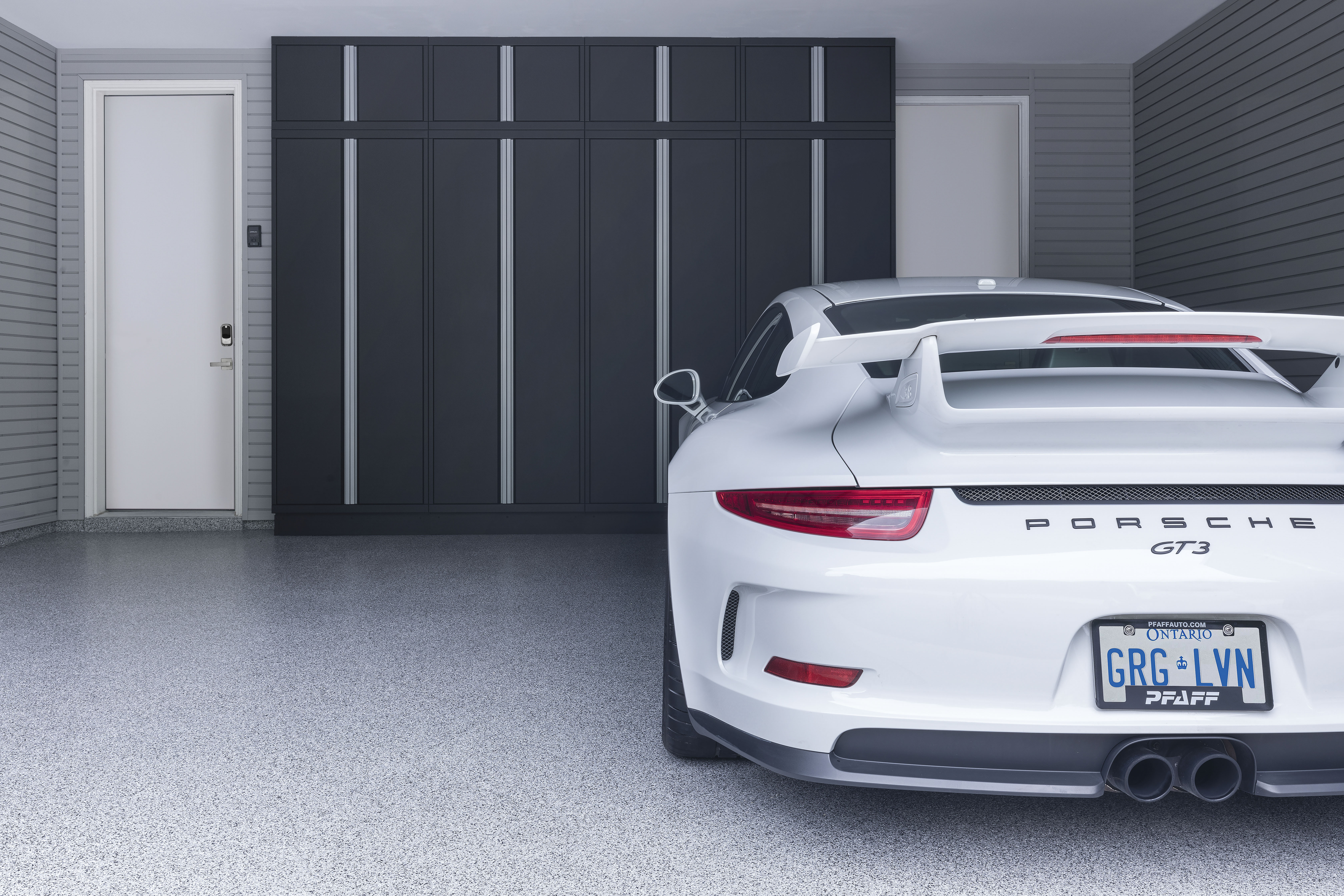 xminimalist_garage_3x2-01.jpg.pagespeed.ic._zH7vNKr-F