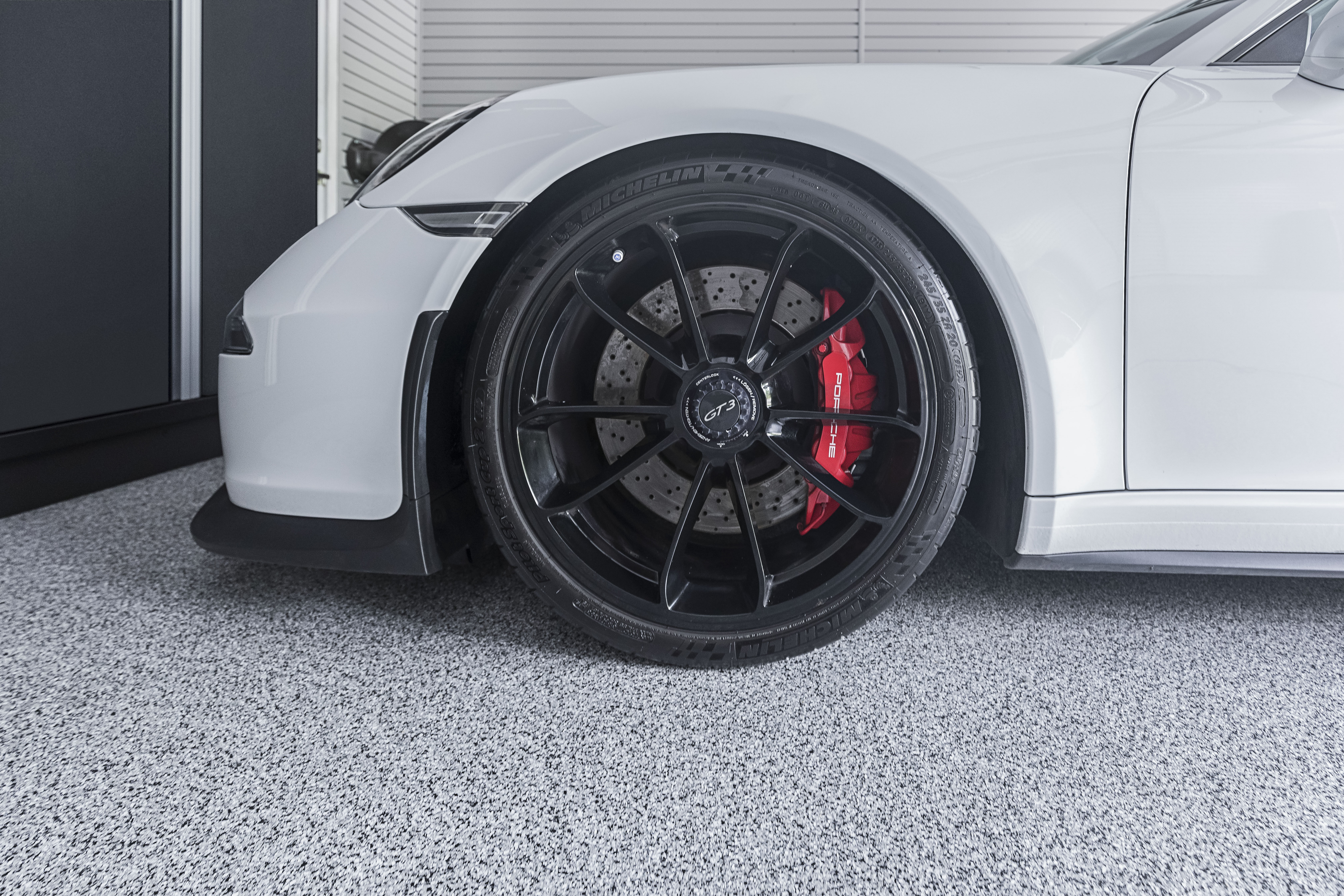 xminimalist_garage_3x2-06.jpg.pagespeed.ic.qzmPn5XvXb