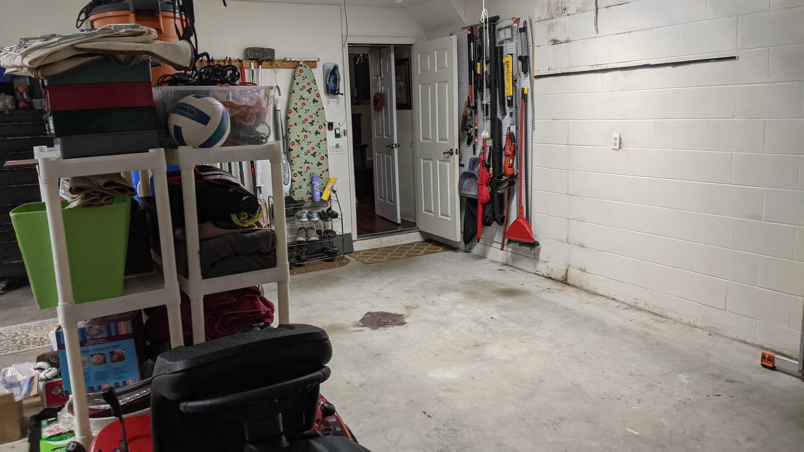 xtampa-garage-remodel-before-232034295.jpg.pagespeed.ic.soA7Iyxzsq